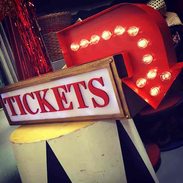 SIGN - Ticket Lightbox w Arrow (Battery Operated)