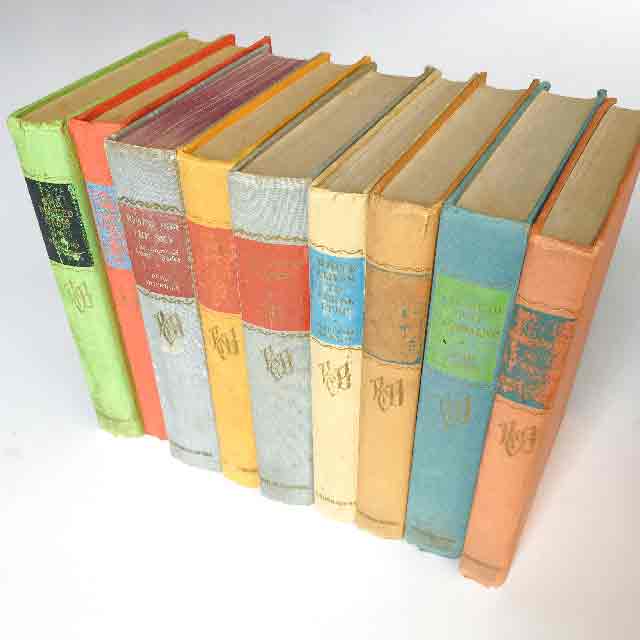 BOOK, Readers Digest - Coloured Hardback