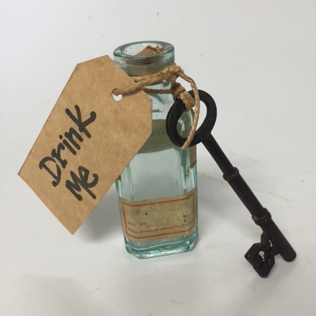 BOTTLE, Drink Me Alice in Wonderland w Key (12cm H)